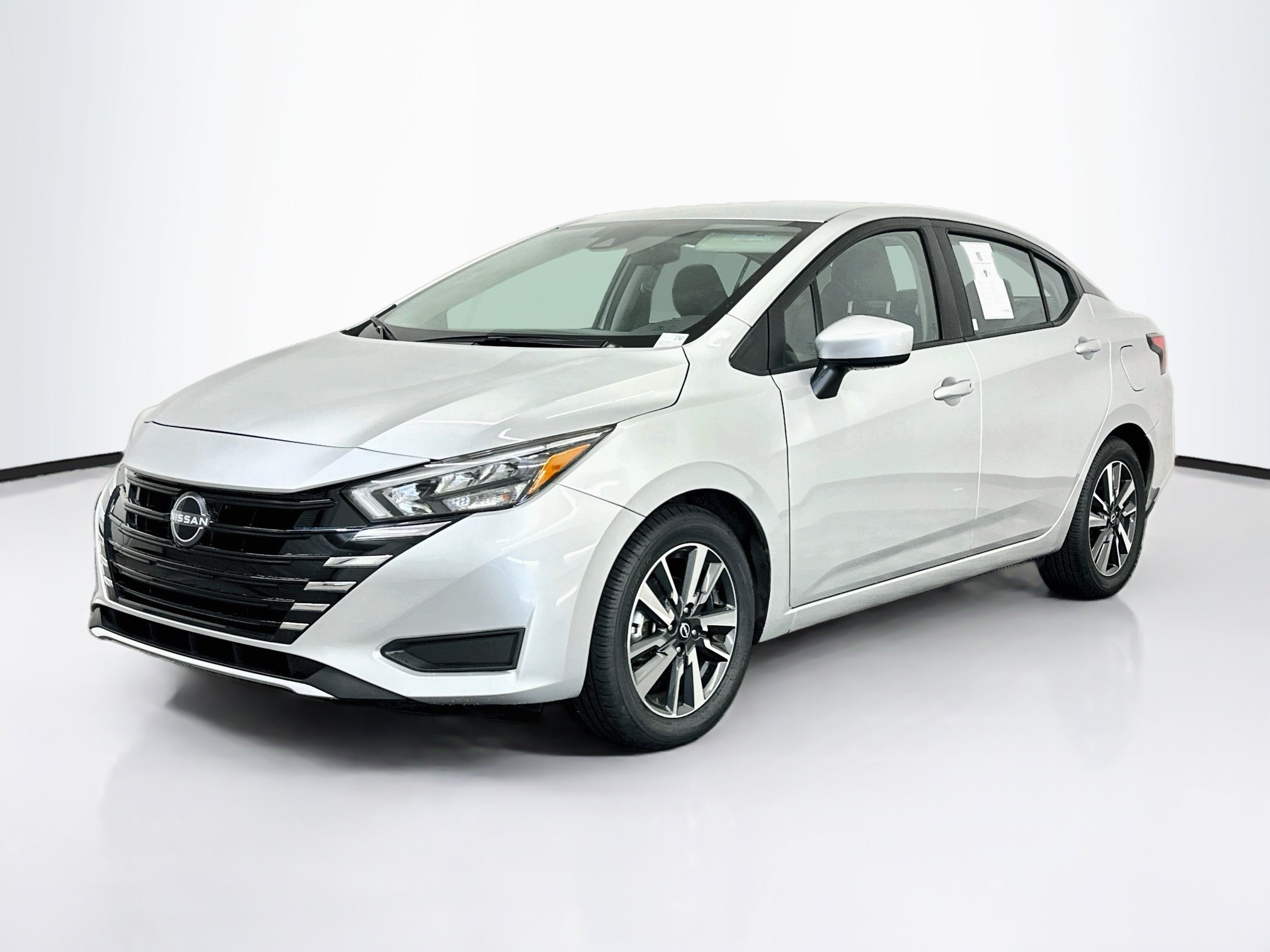 Used 2025 Nissan Versa SV FWD image 3