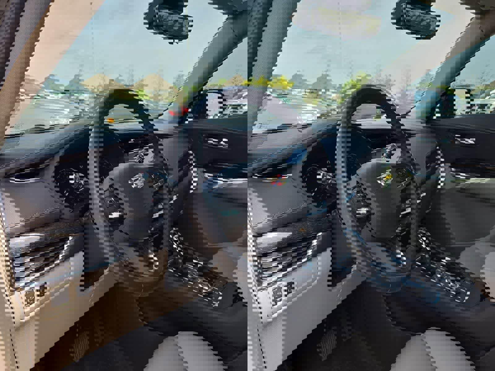 Used 2022 Cadillac XT4 Premium Luxury w/ Enhanced Visibility Package image 2