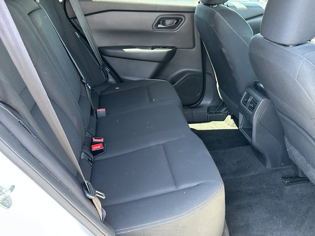 Used 2024 Nissan Rogue S FWD image 17