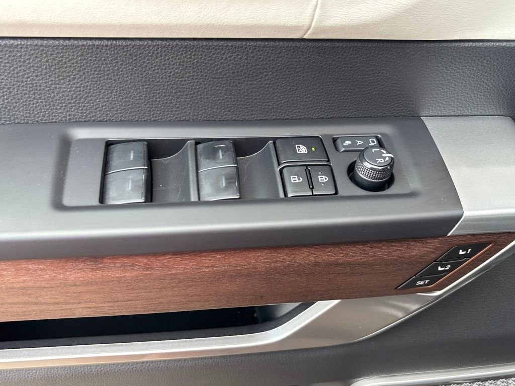 Used 2025 Toyota Sequoia Capstone AWD/4WD image 7