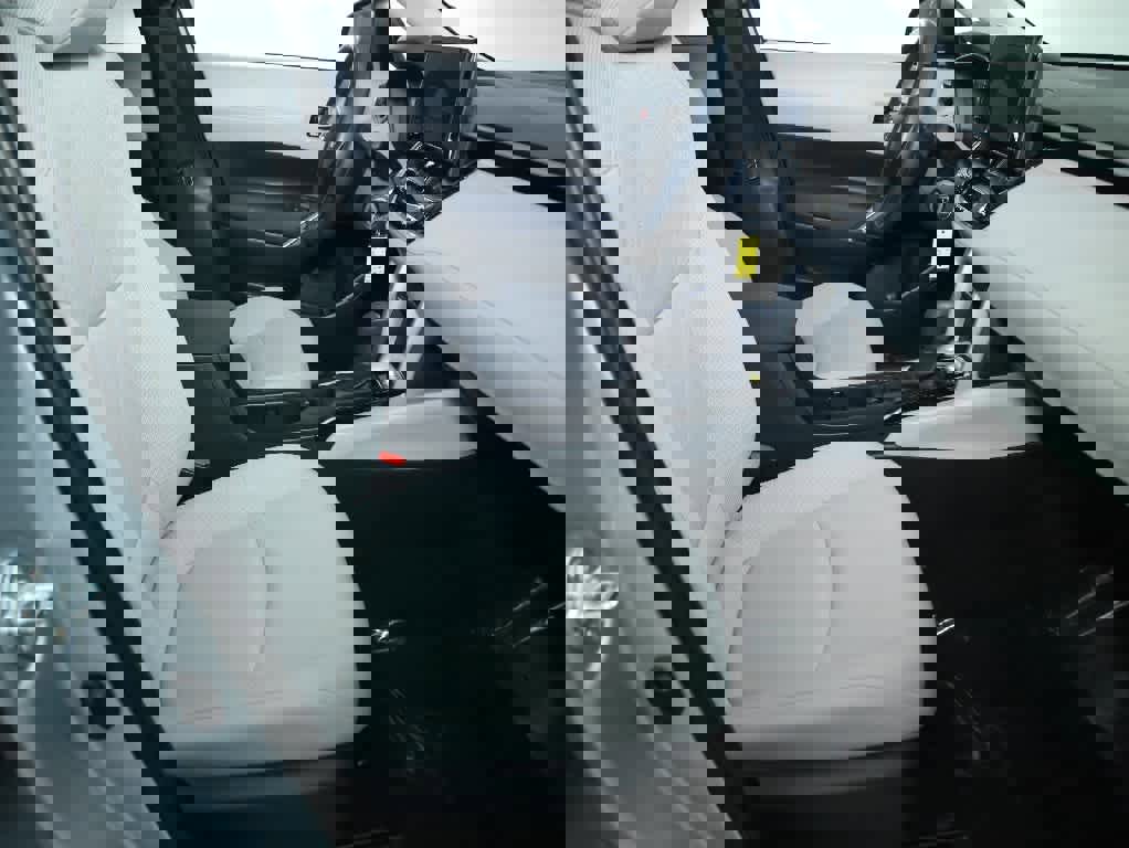 Used 2023 Toyota Corolla Cross L image 30