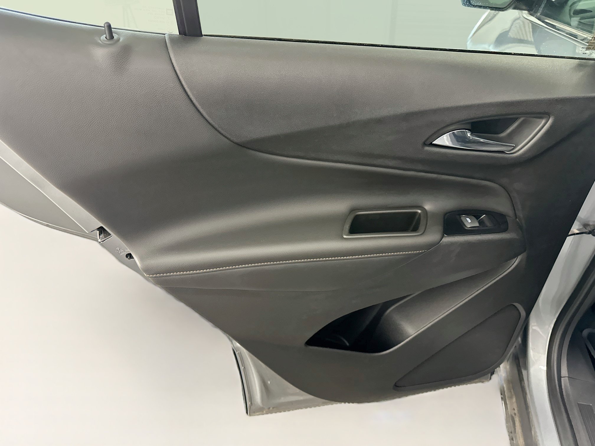 Used 2023 Chevrolet Equinox Premier AWD/4WD image 28