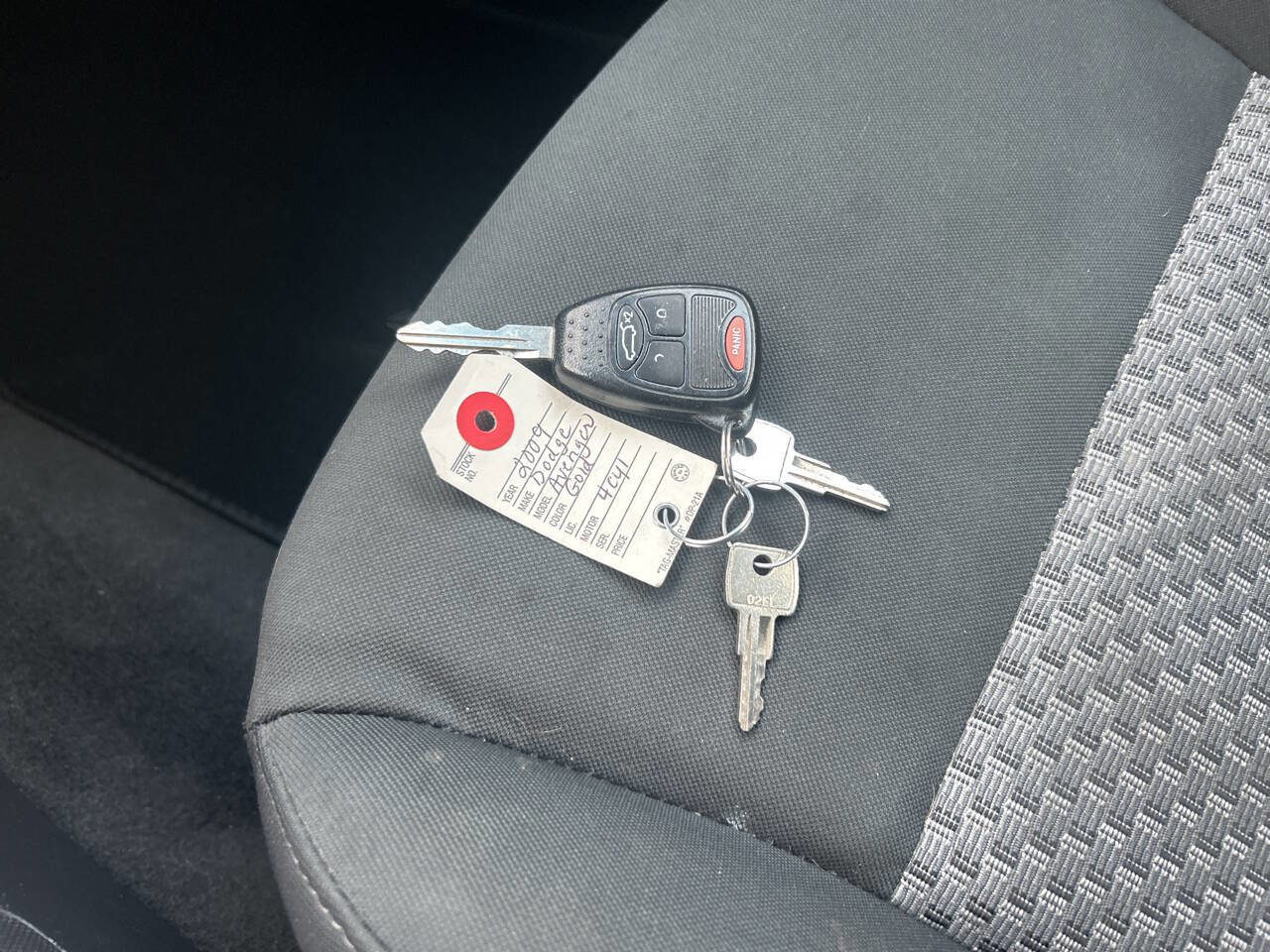 Used 2009 Dodge Avenger SE image 35