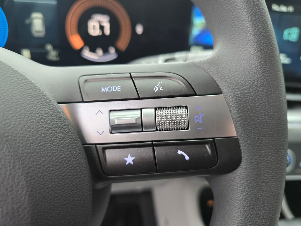 Used 2024 Hyundai Kona SE image 22