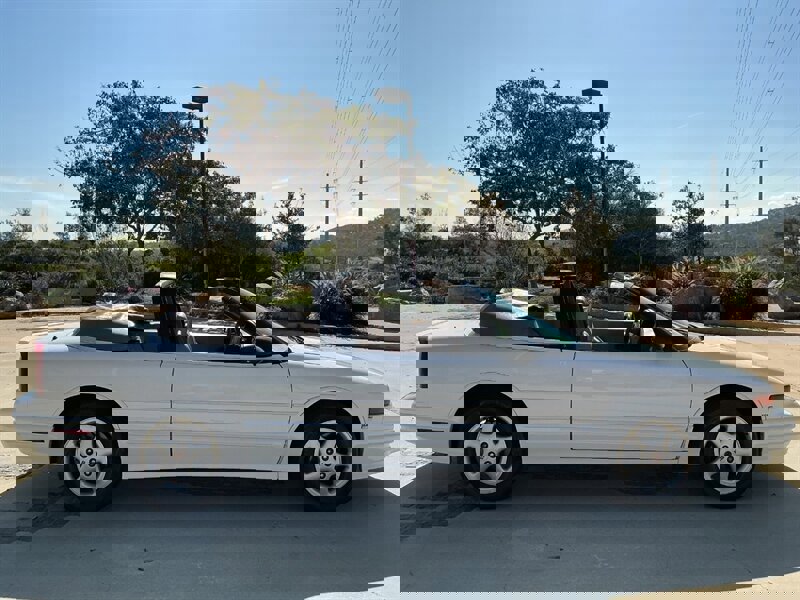 Used 1995 Oldsmobile Cutlass Supreme Convertible image 8