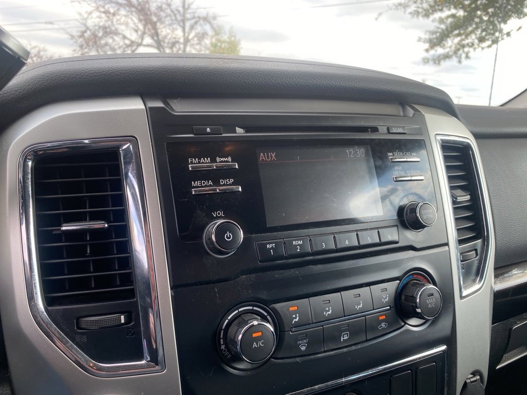 Used 2018 Nissan Titan SV image 17