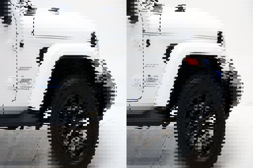 Used 2023 Jeep Wrangler Unlimited Sahara image 4