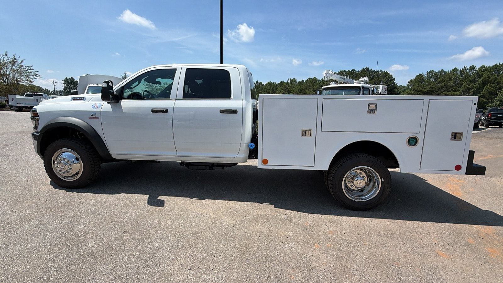 New 2026 RAM 5500 Tradesman w/ Chrome Appearance Group AWD/4WD image 11