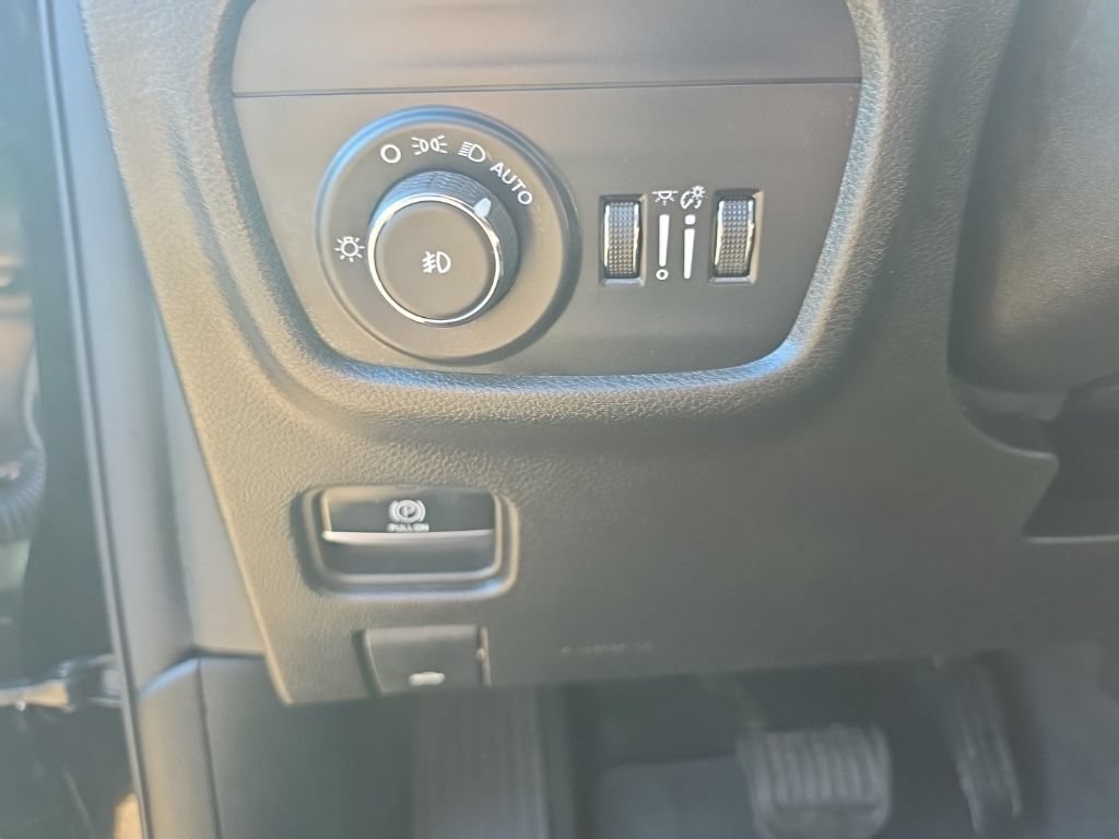 Used 2024 Jeep Grand Cherokee L Limited AWD/4WD image 35