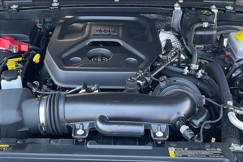 Used 2025 Jeep Wrangler Unlimited Sport AWD/4WD image 29