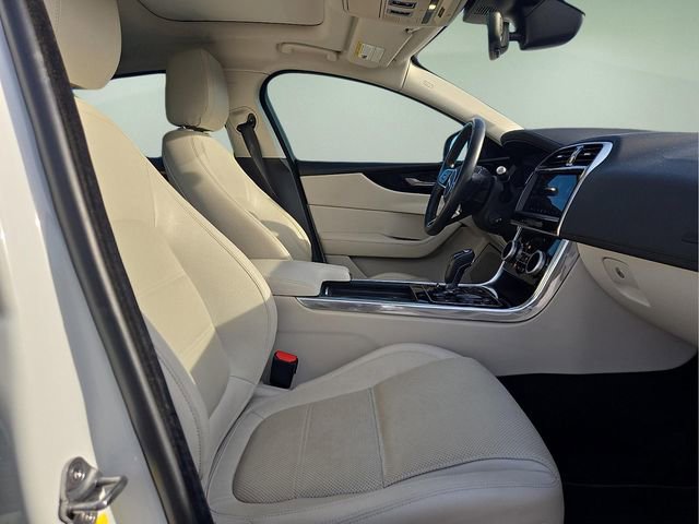 Used 2020 Jaguar XE S image 13