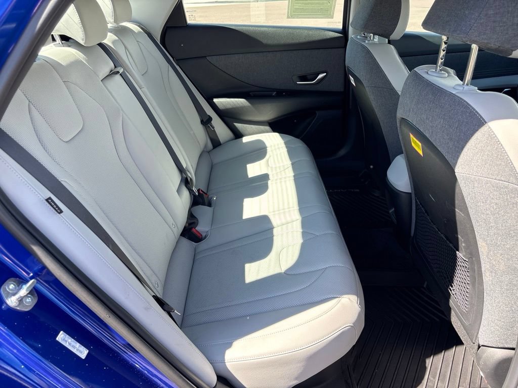 Used 2025 Hyundai Elantra Limited FWD image 15