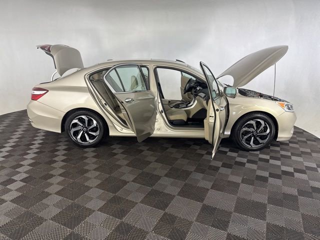 Used 2017 Honda Accord EX image 16
