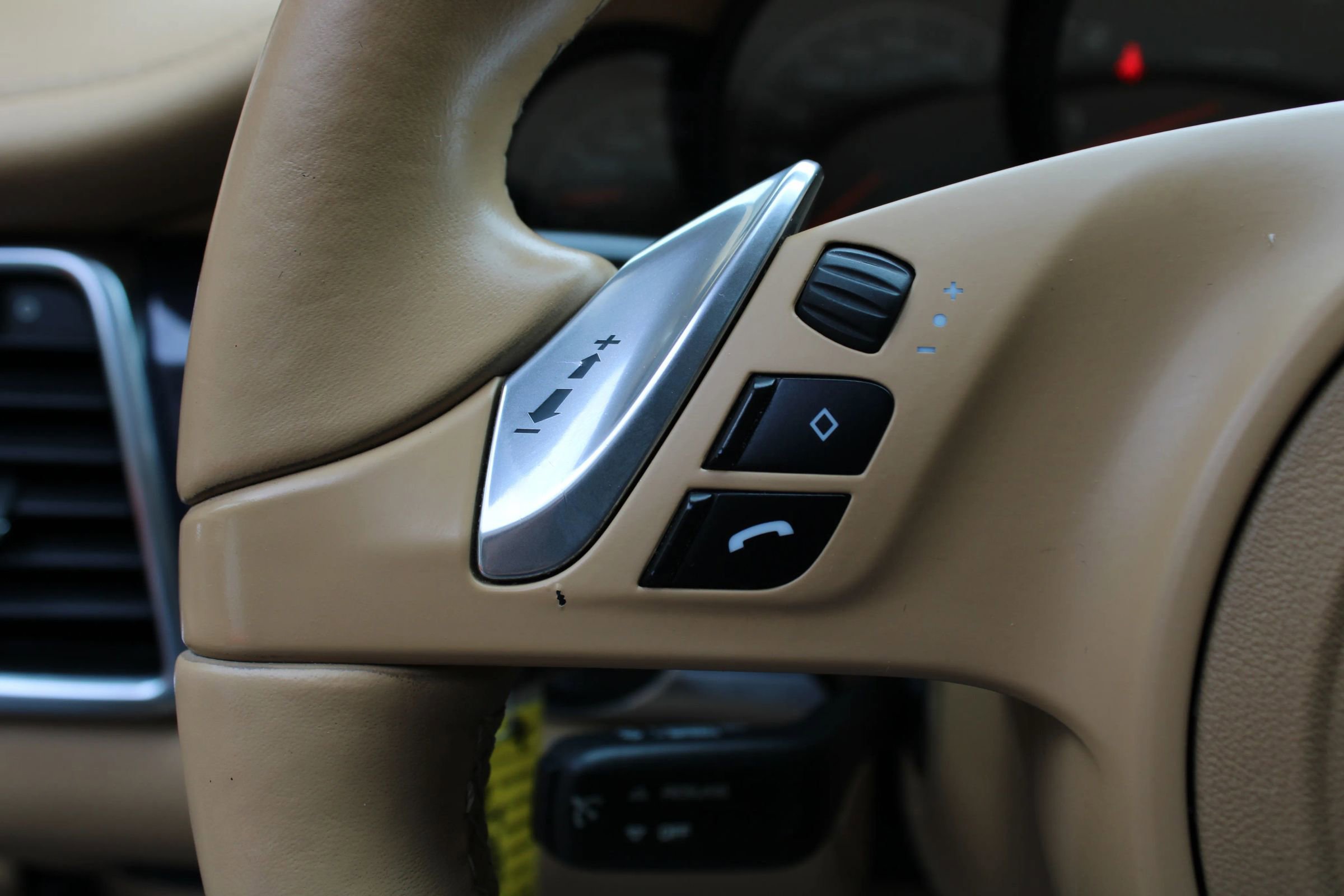 Used 2012 Porsche Panamera 4 image 8