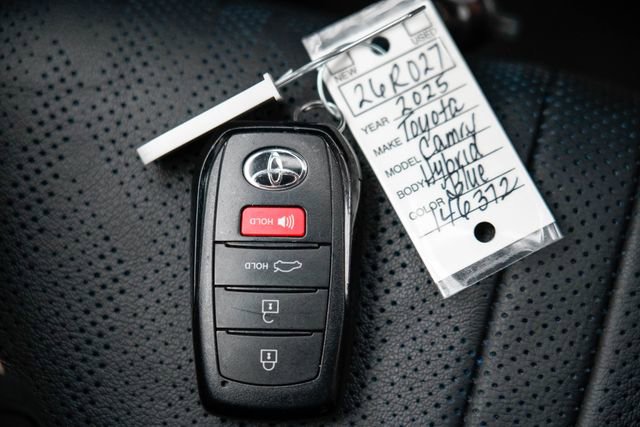 Used 2025 Toyota Camry XSE image 3