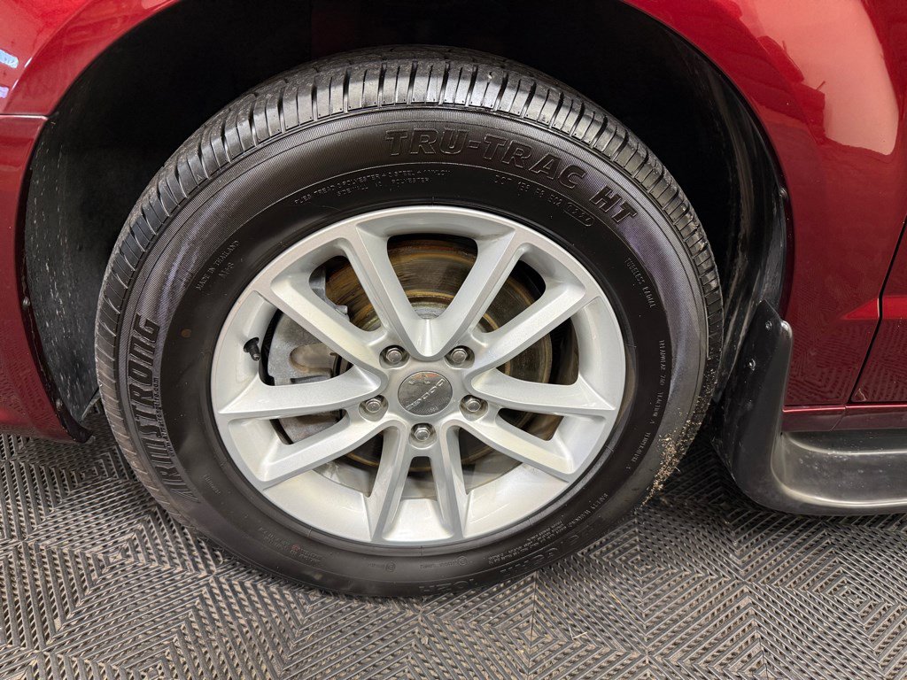 Used 2019 Dodge Grand Caravan SXT FWD image 3