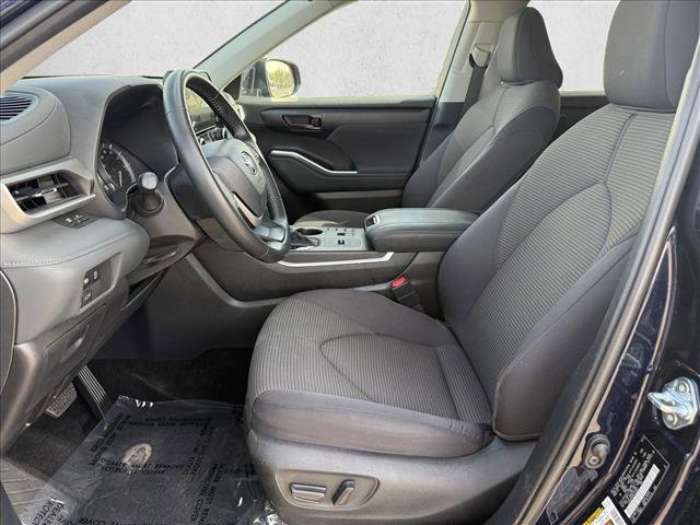 Used 2025 Toyota Highlander LE image 10