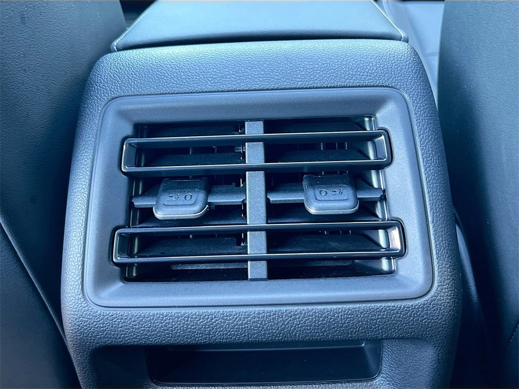 Used 2025 Volkswagen Tiguan SE R-Line image 25