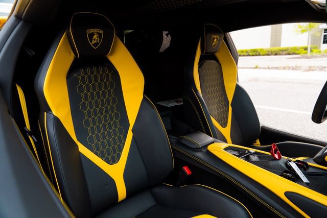 Used 2025 Lamborghini Revuelto AWD/4WD image 29