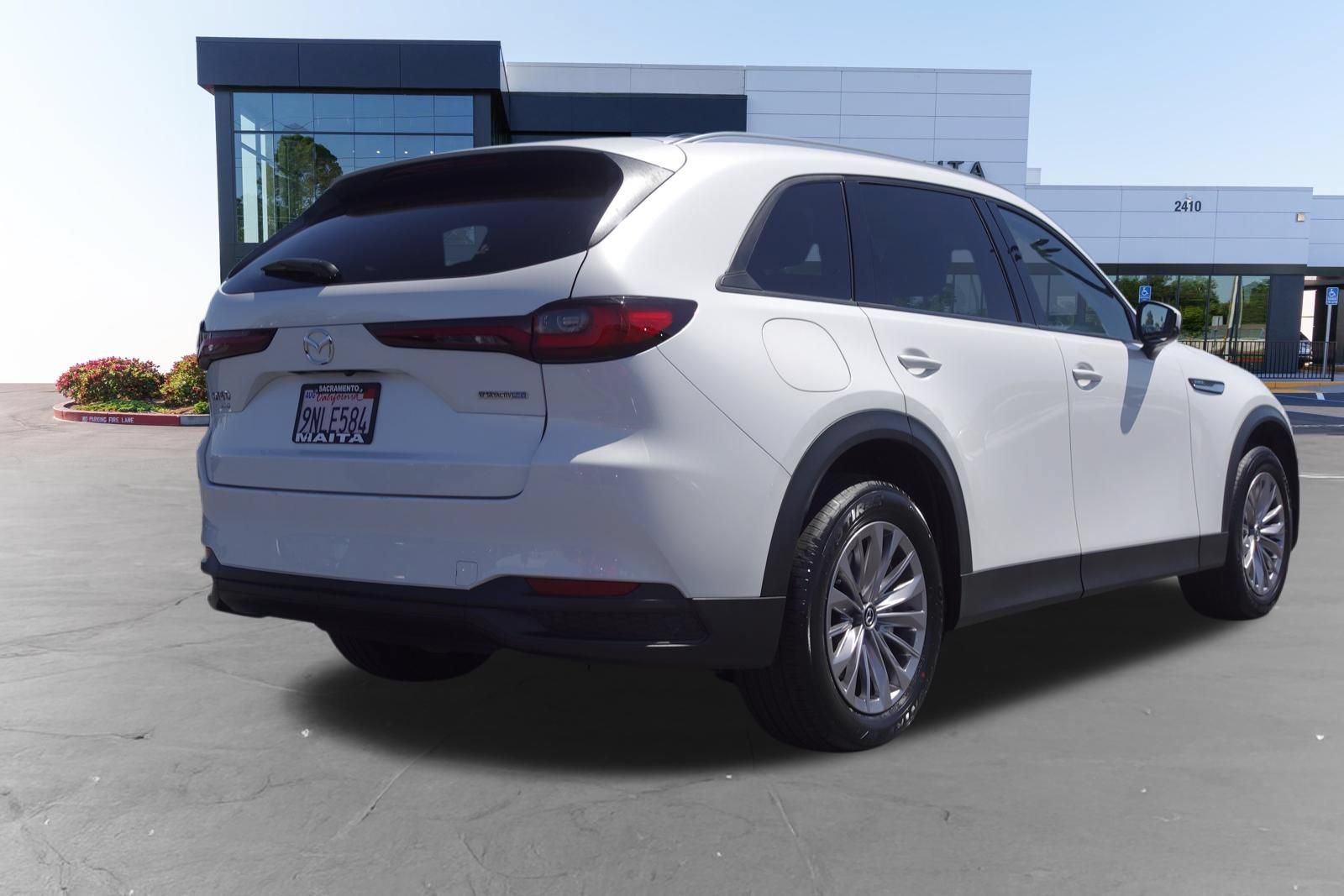 Certified 2024 MAZDA CX-90 Plug-In Hybrid w/ Preferred AWD/4WD image 4
