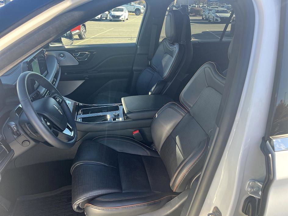 Used 2025 Lincoln Aviator Black Label image 14