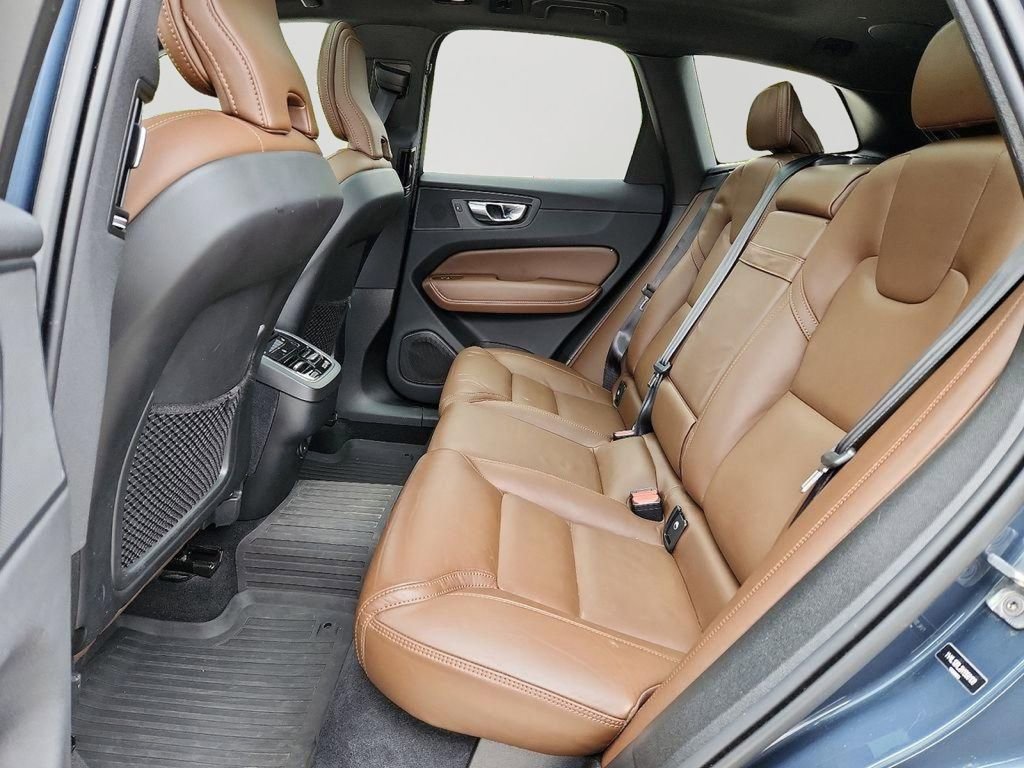 Used 2022 Volvo XC60 B5 Inscription w/ Climate Package image 10