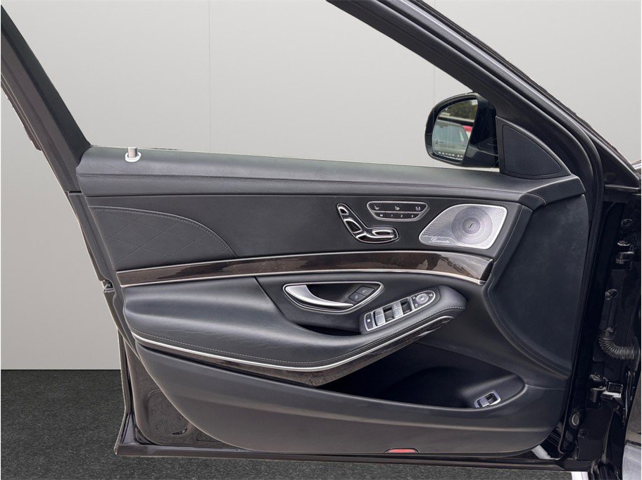 Used 2016 Mercedes-Benz S 63 AMG 4MATIC Sedan image 23