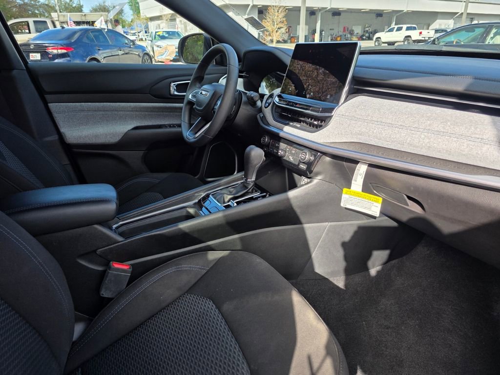 Used 2024 Jeep Compass Sport image 13