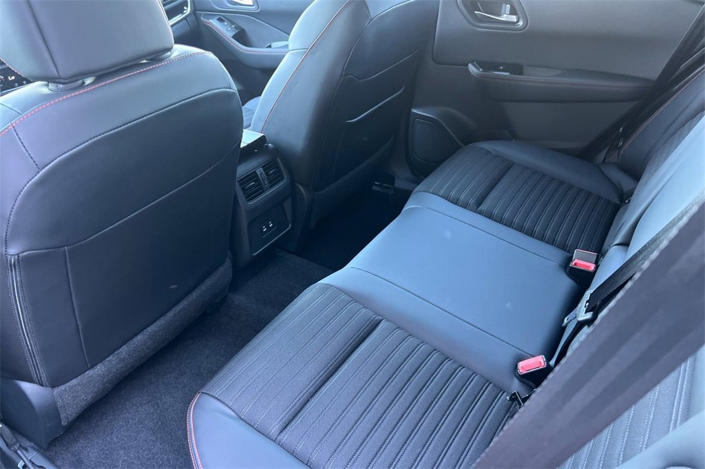 Used 2025 Nissan Rogue SV image 14