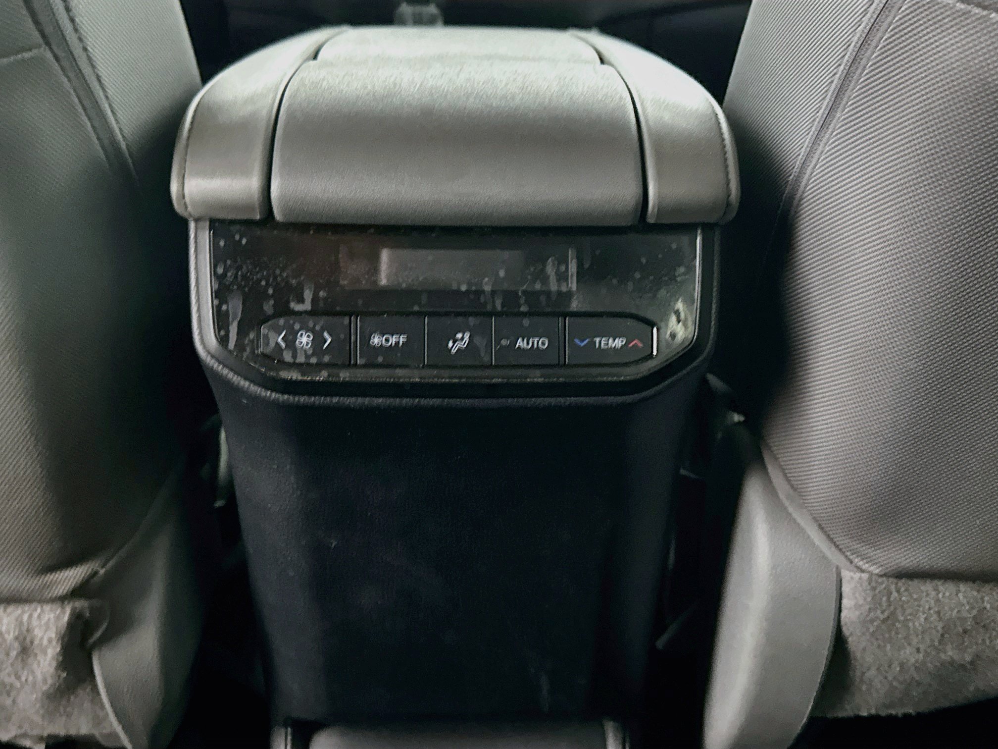 Used 2020 Toyota Highlander L FWD image 25