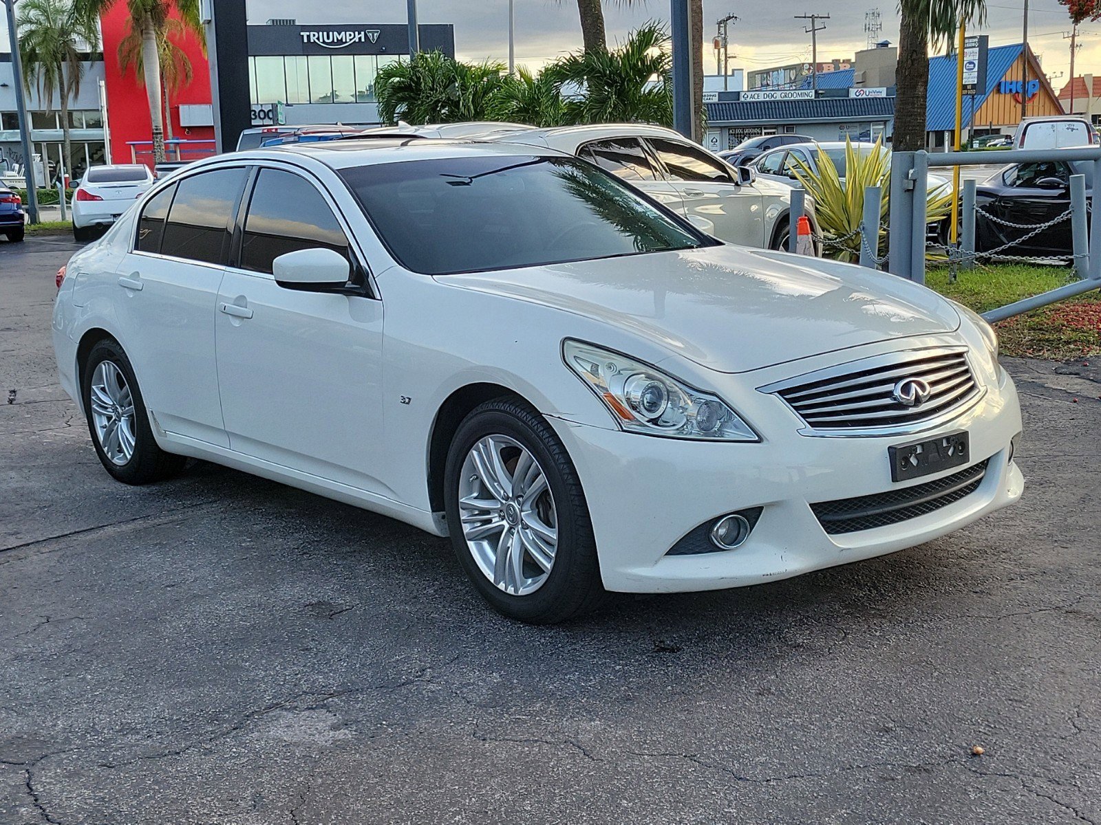 Used 2015 INFINITI Q40 w/ Moonroof Package image 3