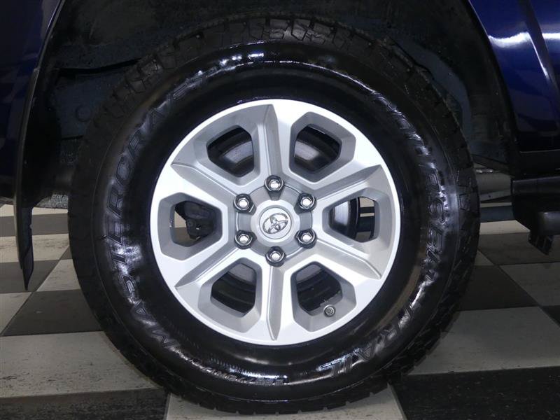 Used 2020 Toyota 4Runner SR5 Premium w/ Moonroof Package AWD/4WD image 34