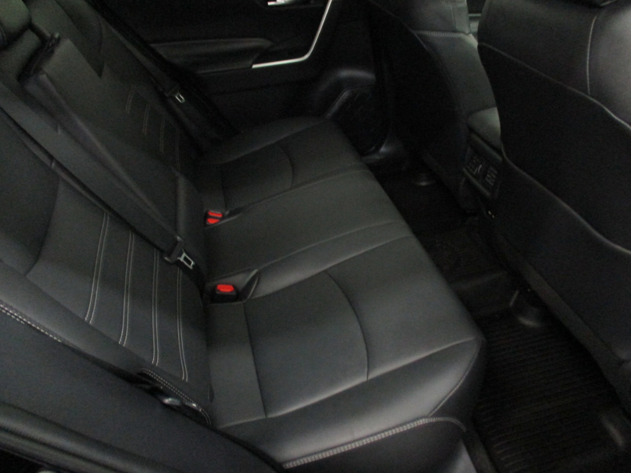 Used 2021 Toyota RAV4 XLE Premium image 12