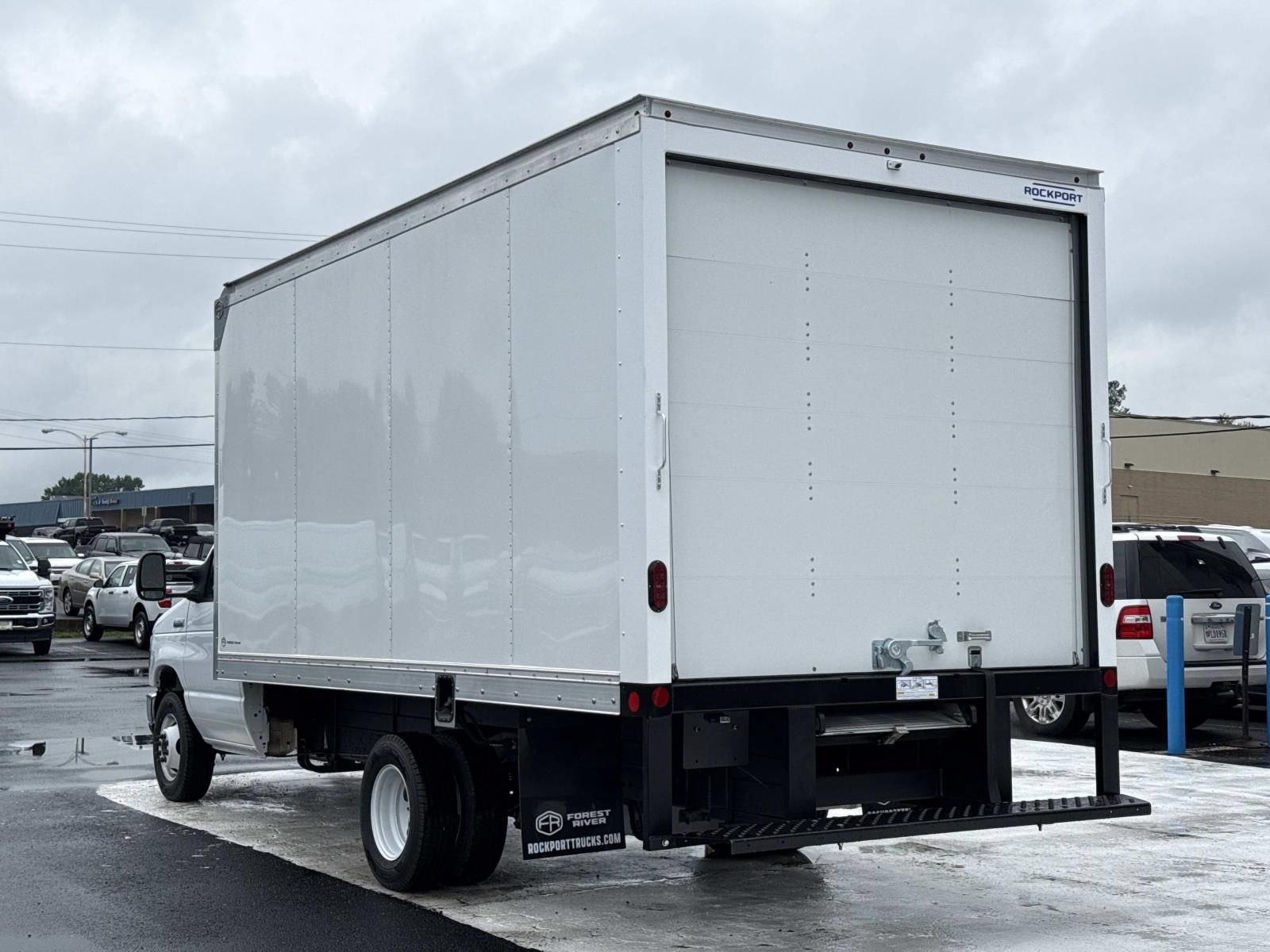 New 2027 Ford E-350 and Econoline 350 Super Duty w/ Power Equipment Group RWD image 5