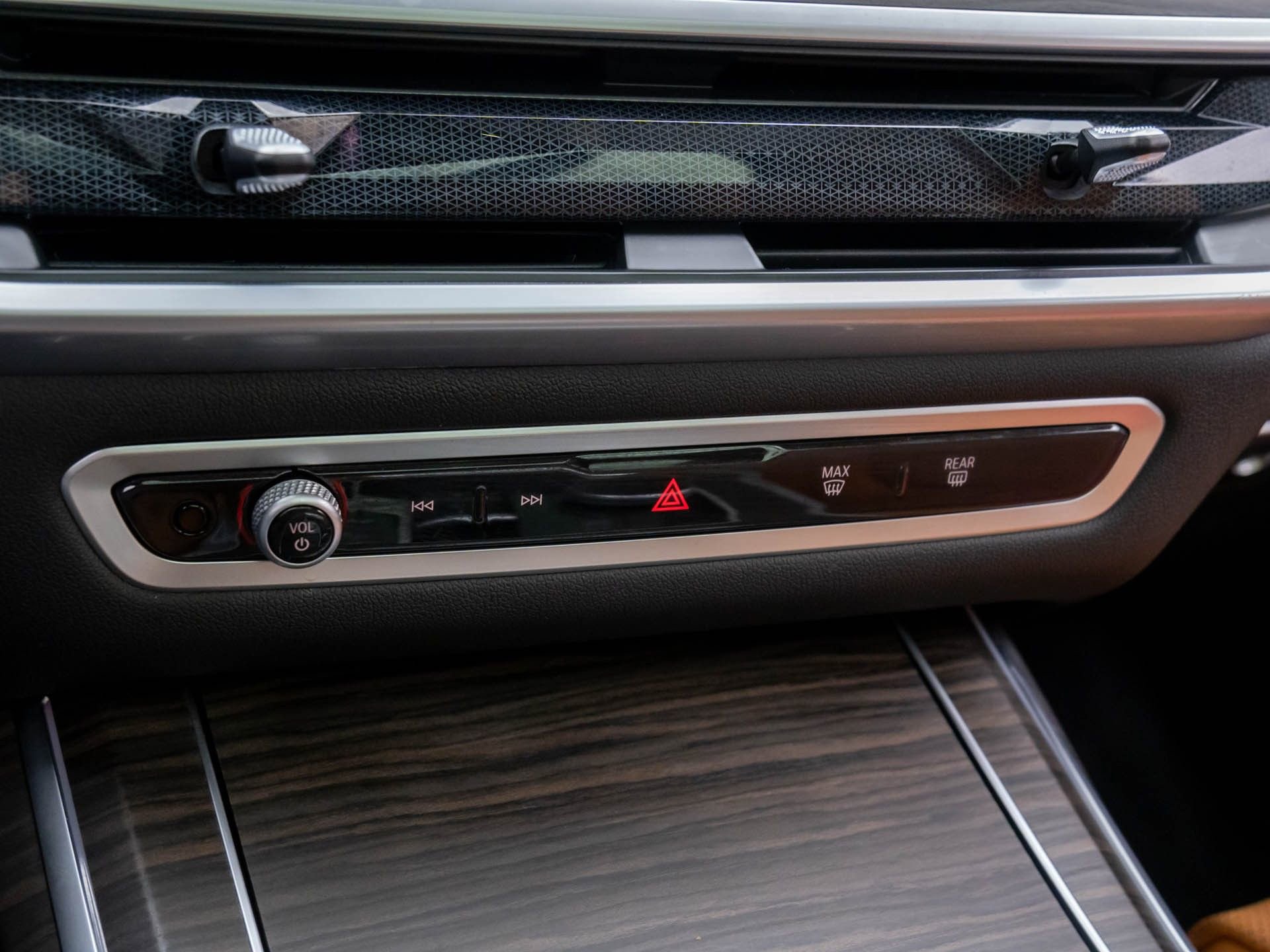 Certified 2023 BMW X7 xDrive40i w/ Premium Package image 30