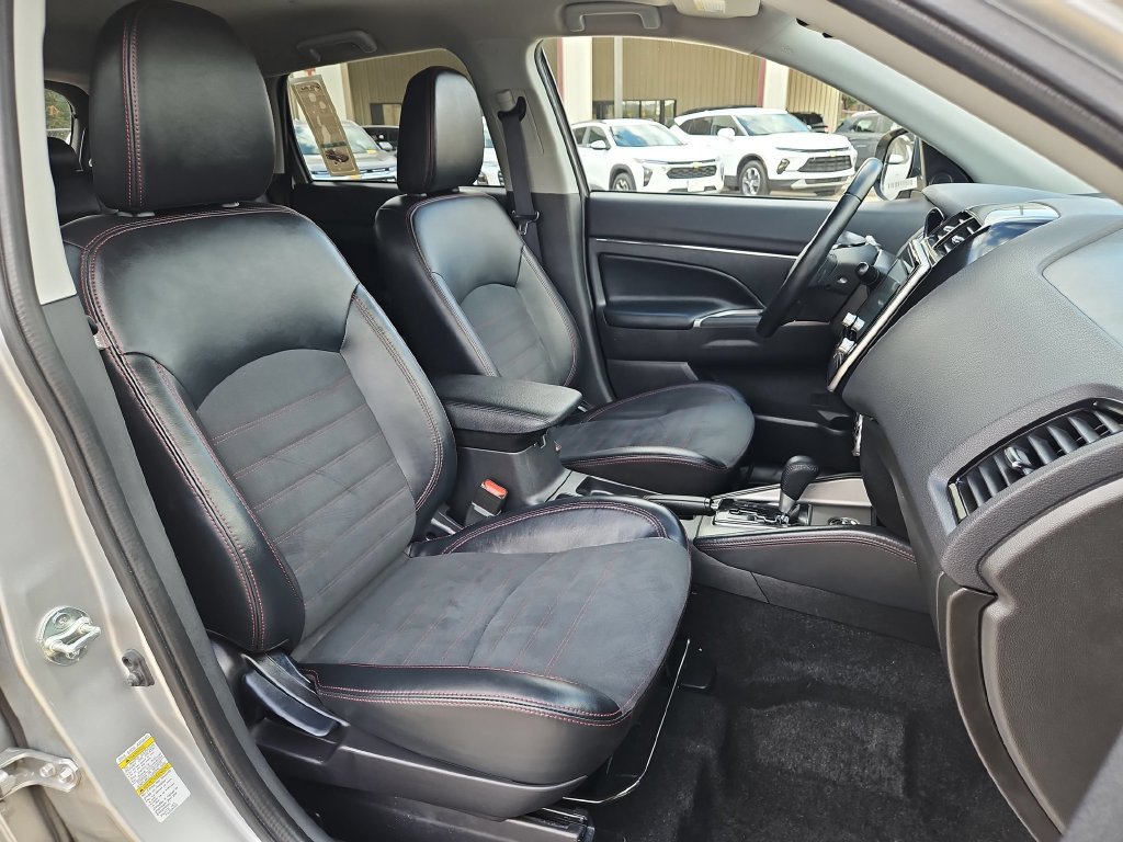 Used 2025 Mitsubishi Outlander Sport AWD image 31