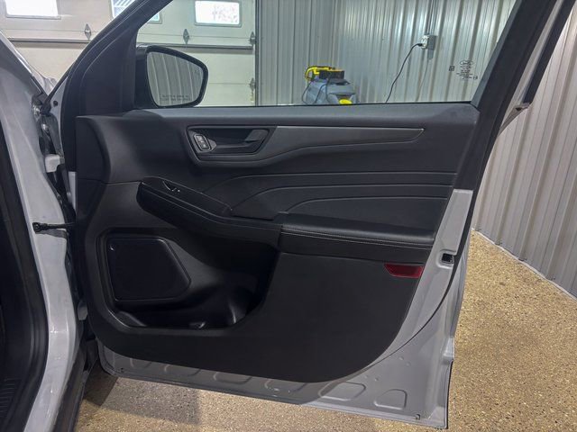Used 2025 Ford Escape Active image 23