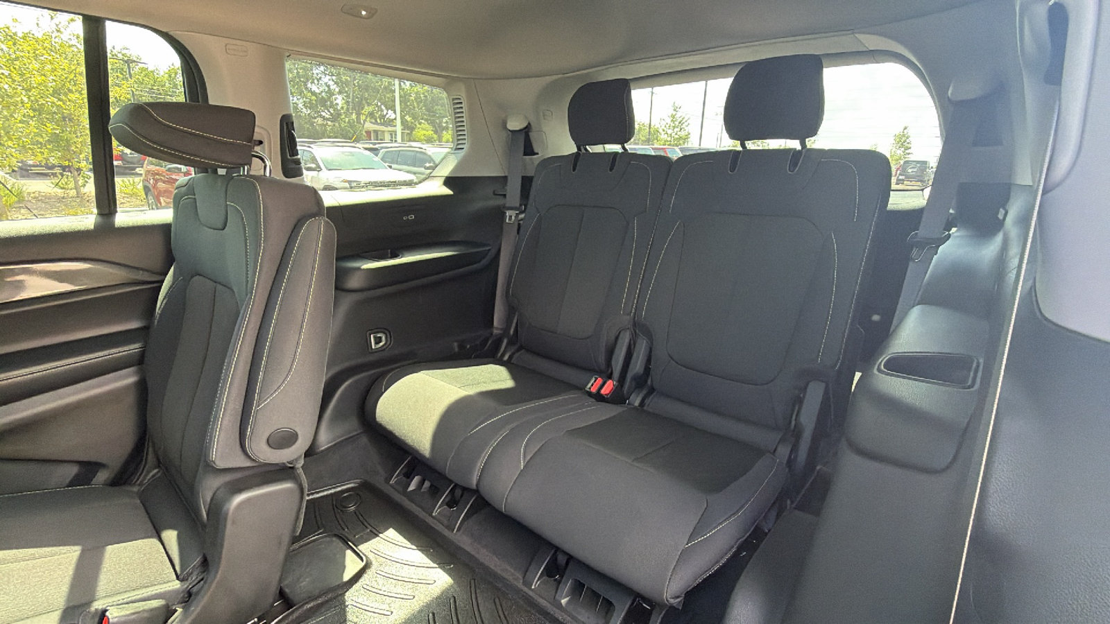 Certified 2022 Jeep Grand Cherokee L Laredo w/ Luxury Tech Group I RWD image 16
