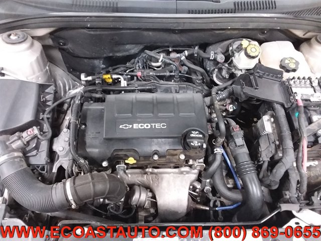 Used 2016 Chevrolet Cruze LT w/ Technology Package FWD image 9