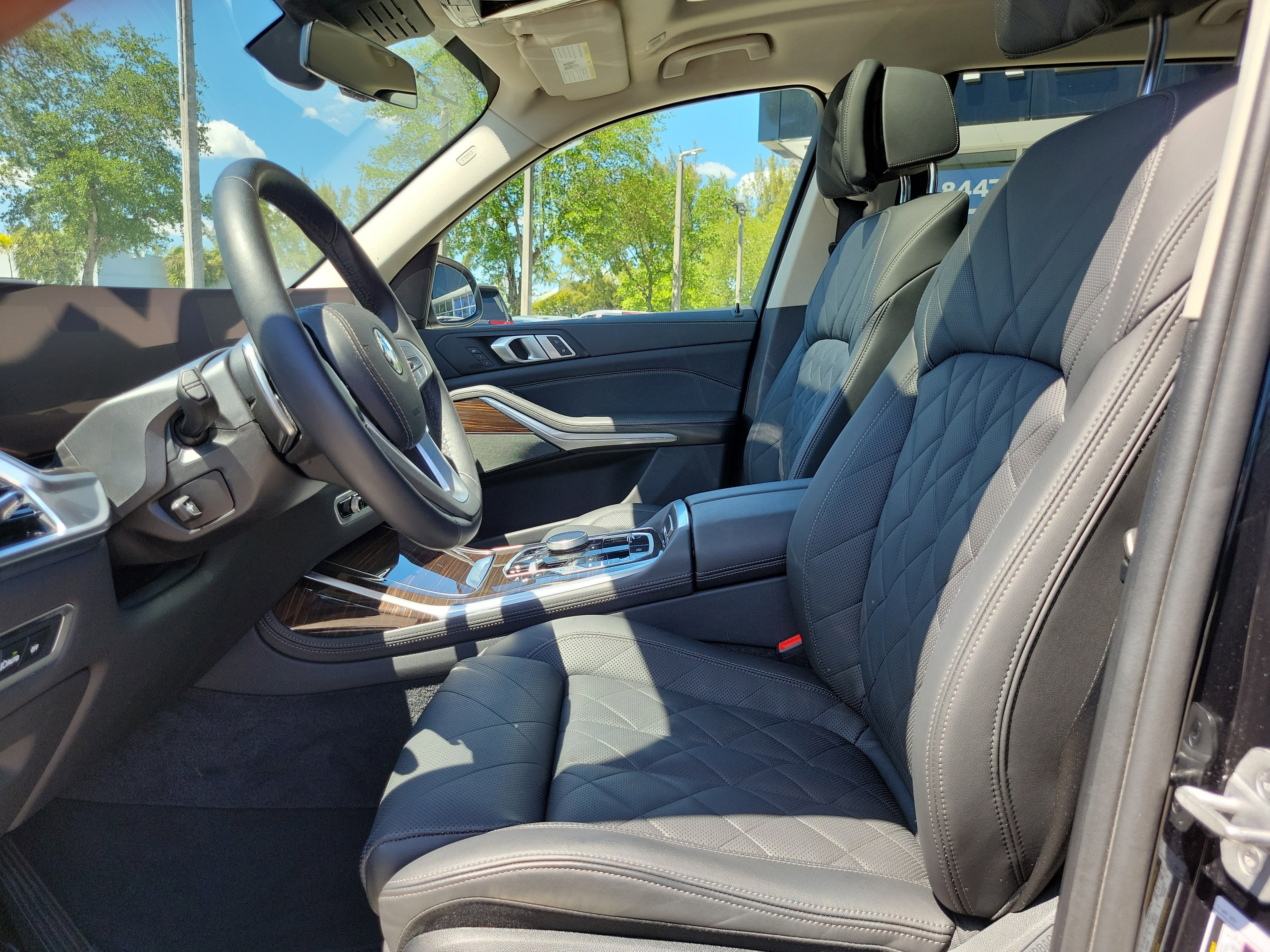 Used 2024 BMW X7 xDrive40i image 13