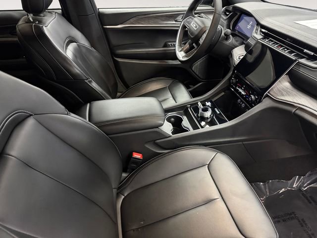 Used 2024 Jeep Grand Cherokee Limited w/ Black Appearance Package image 4