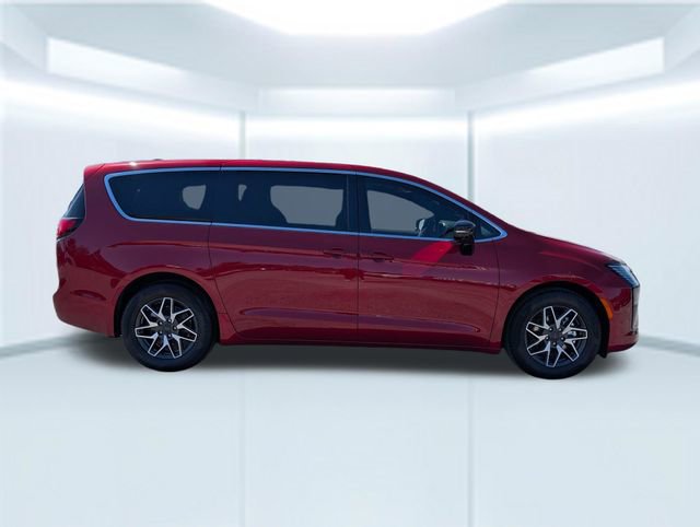 New 2027 Chrysler Pacifica Limited FWD image 7