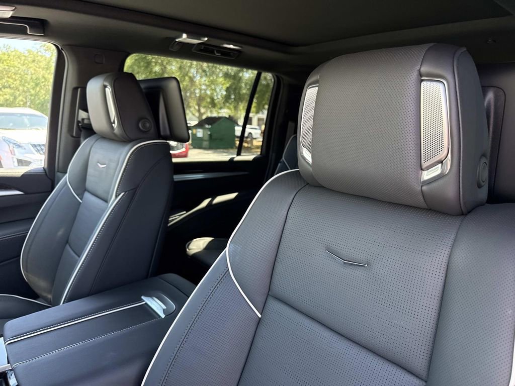 New 2026 Cadillac Escalade ESV Luxury AWD/4WD image 23