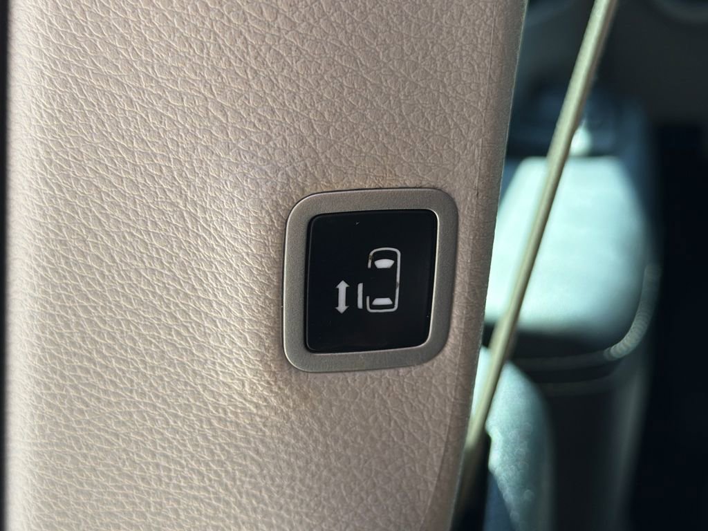 Used 2024 Chrysler Pacifica Touring-L image 20