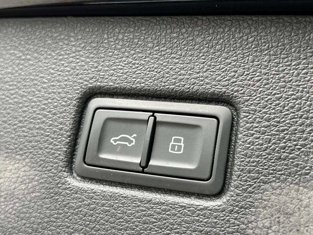 Used 2021 Audi Q7 3.0T Prestige w/ Prestige Package image 23