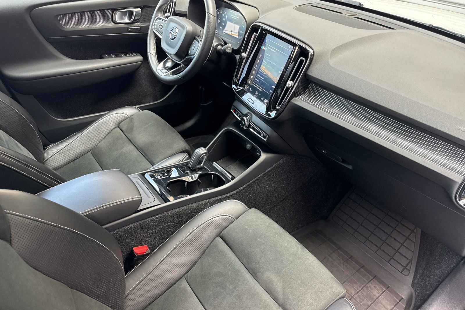 Used 2019 Volvo XC40 T5 R-Design image 18