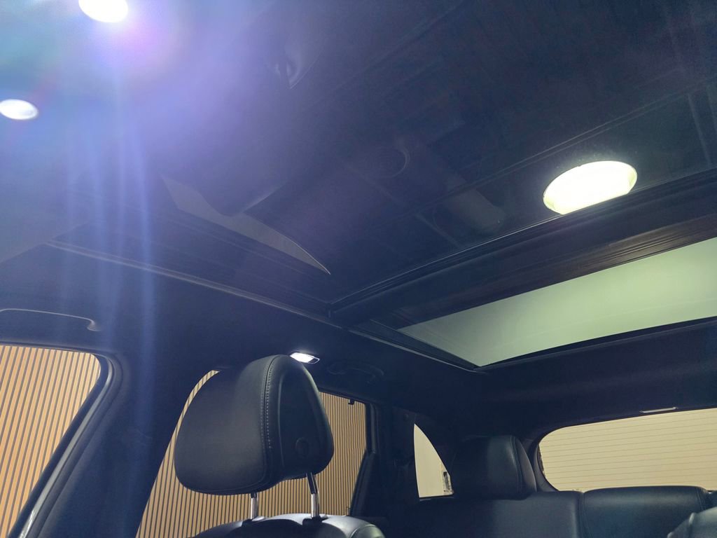 Used 2016 Kia Sorento SX image 32