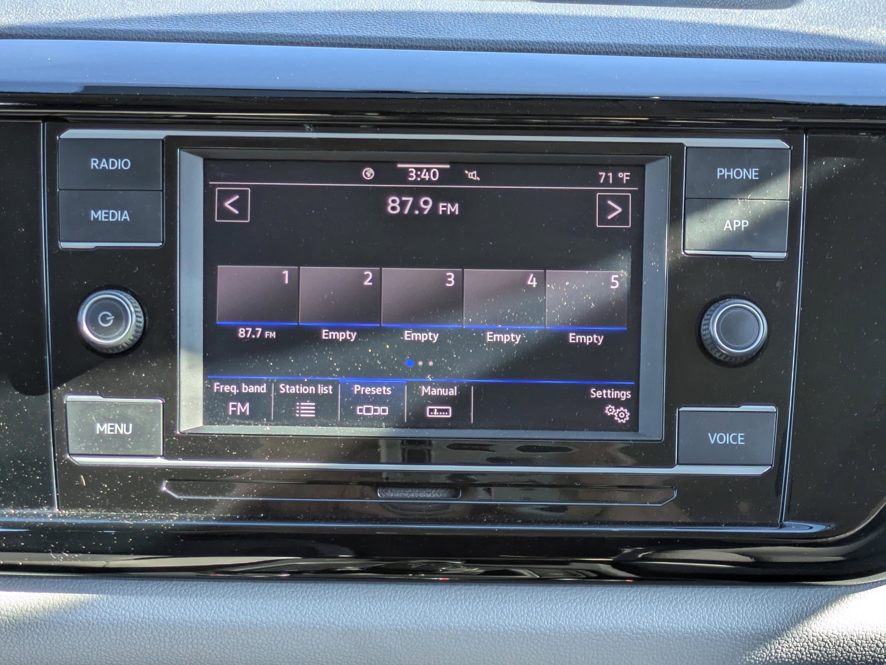 Used 2022 Volkswagen Taos S image 16