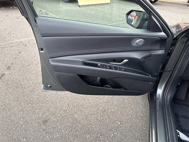 Used 2024 Hyundai Elantra Limited image 13