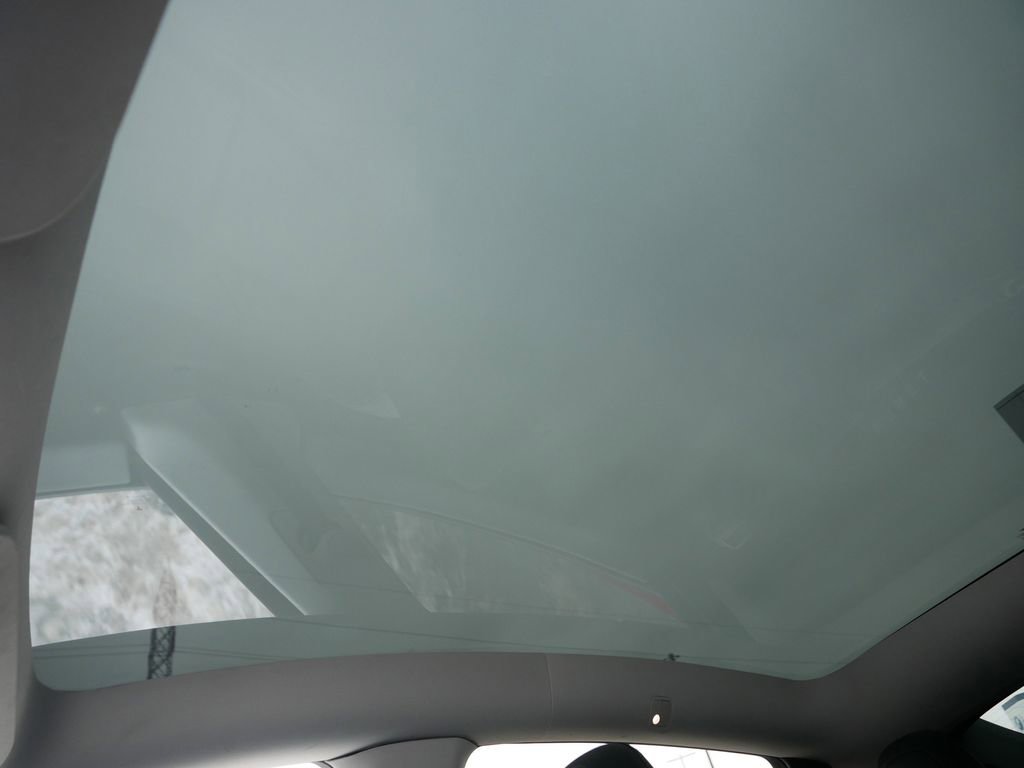 Used 2020 Tesla Model Y Long Range image 26